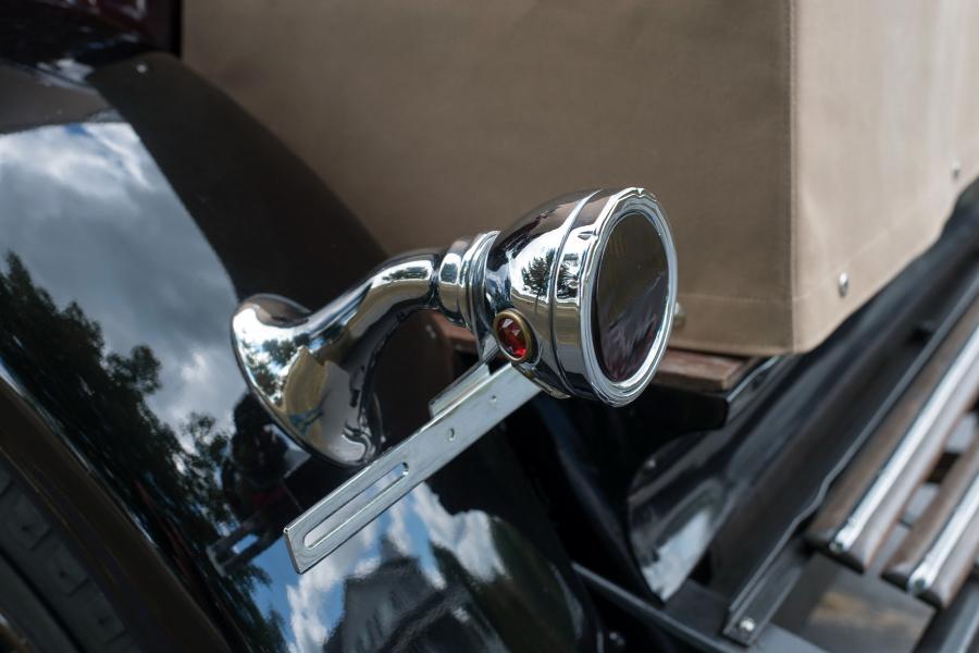 Детали экстерьера Stutz Model M 4-Passenger Speedster by LeBaron 1929 года  (фото 6 из 40)